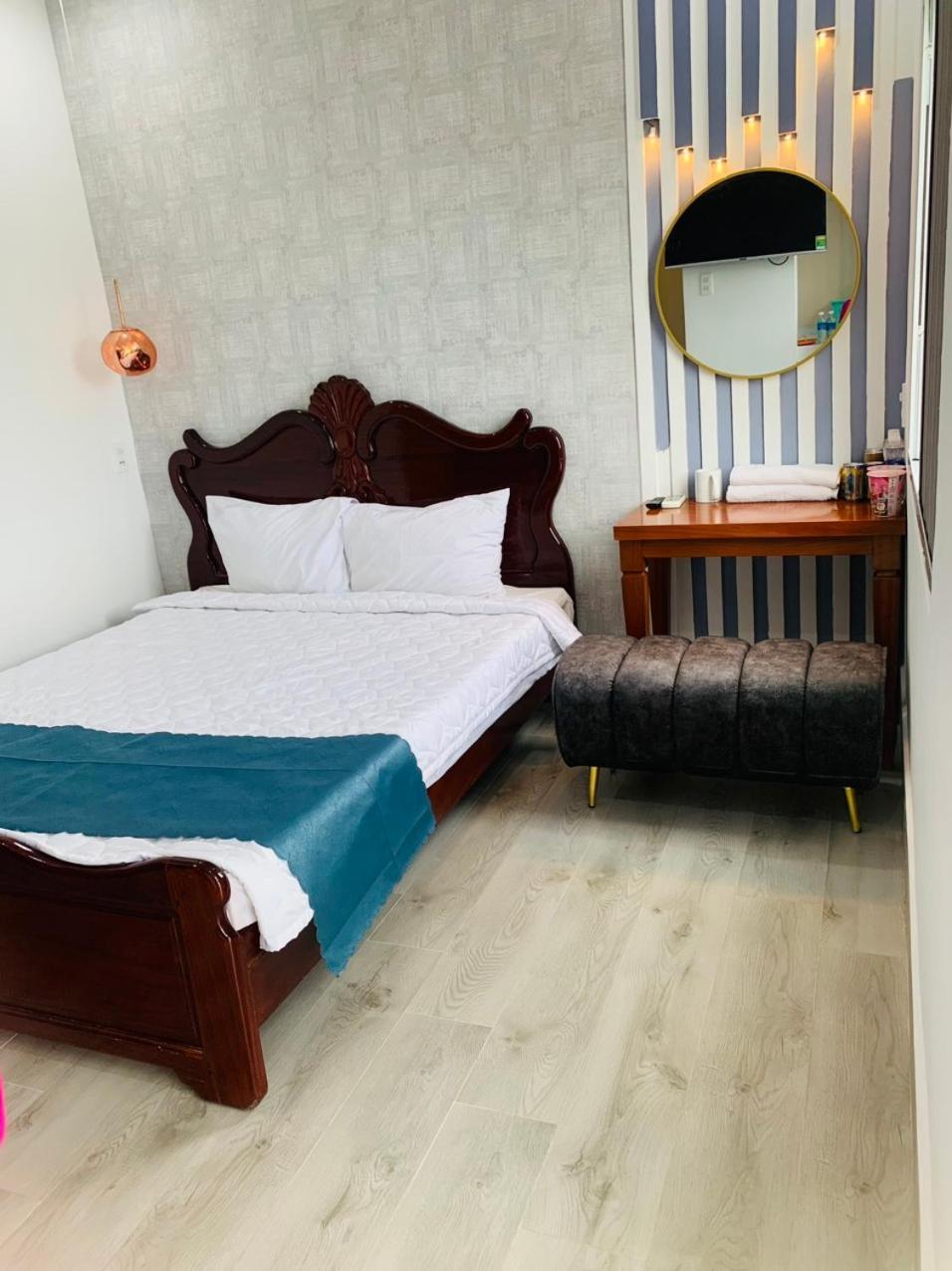 Отель Khach San Quoc Te Ca Mau Экстерьер фото