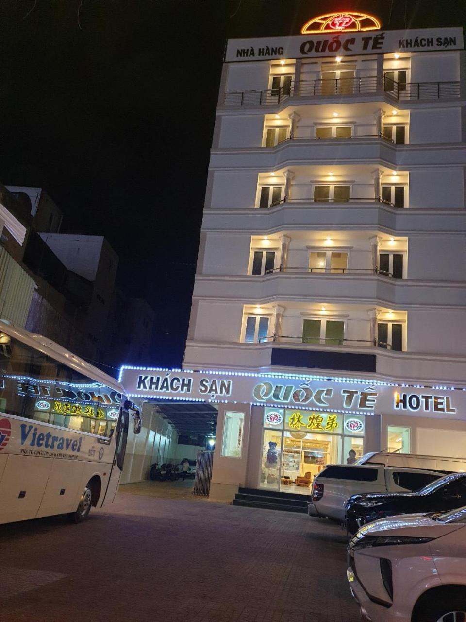 Отель Khach San Quoc Te Ca Mau Экстерьер фото